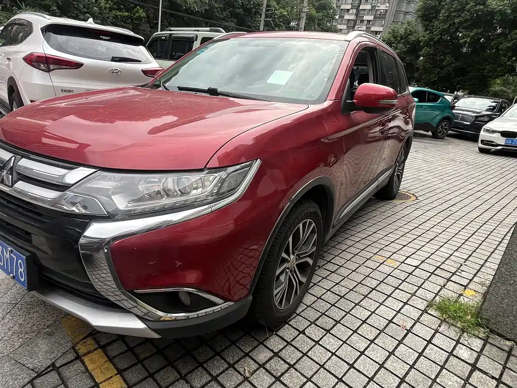Mitsubishi Outlander — фото 2