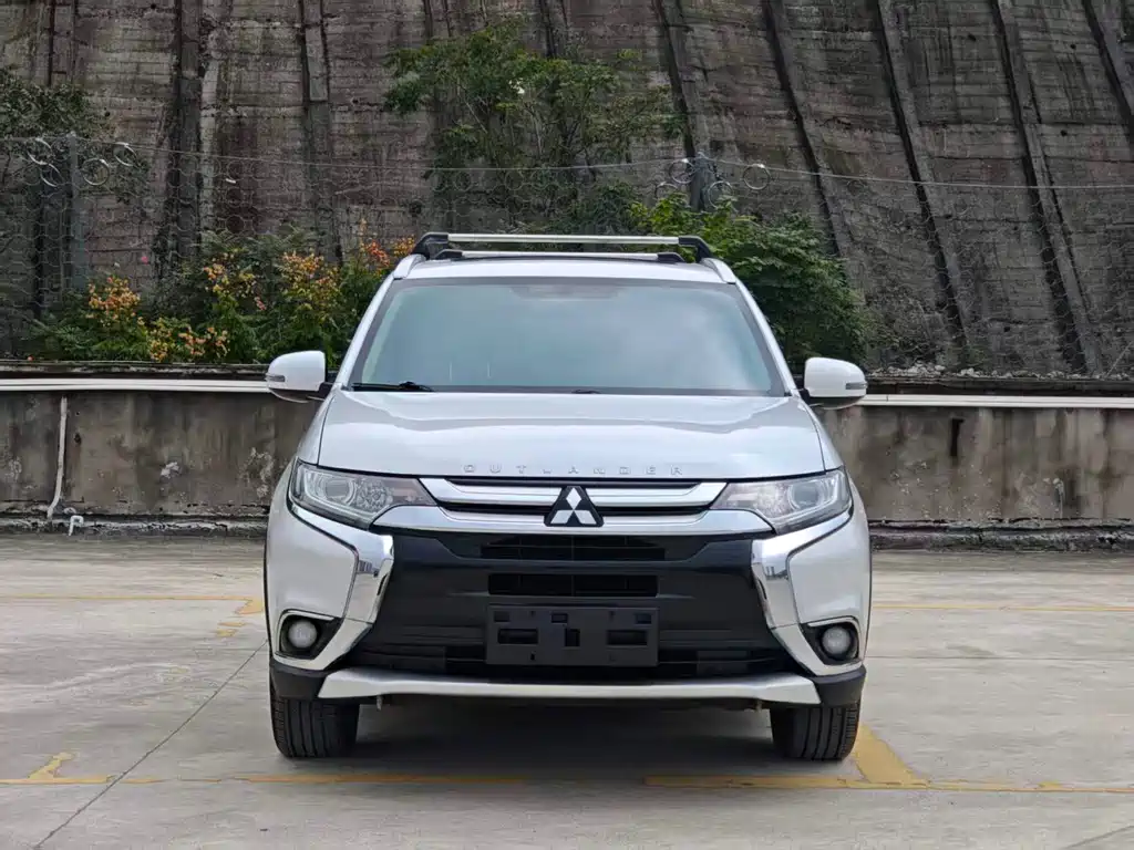 Mitsubishi Outlander — фото 2