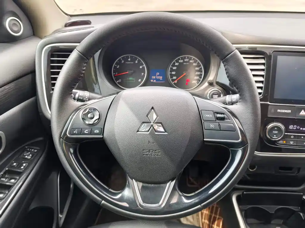 Mitsubishi Outlander — фото 15