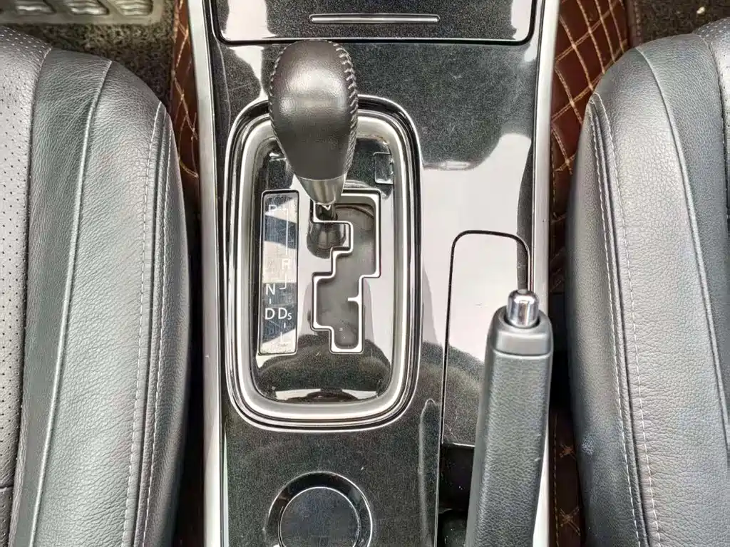 Mitsubishi Outlander — фото 16