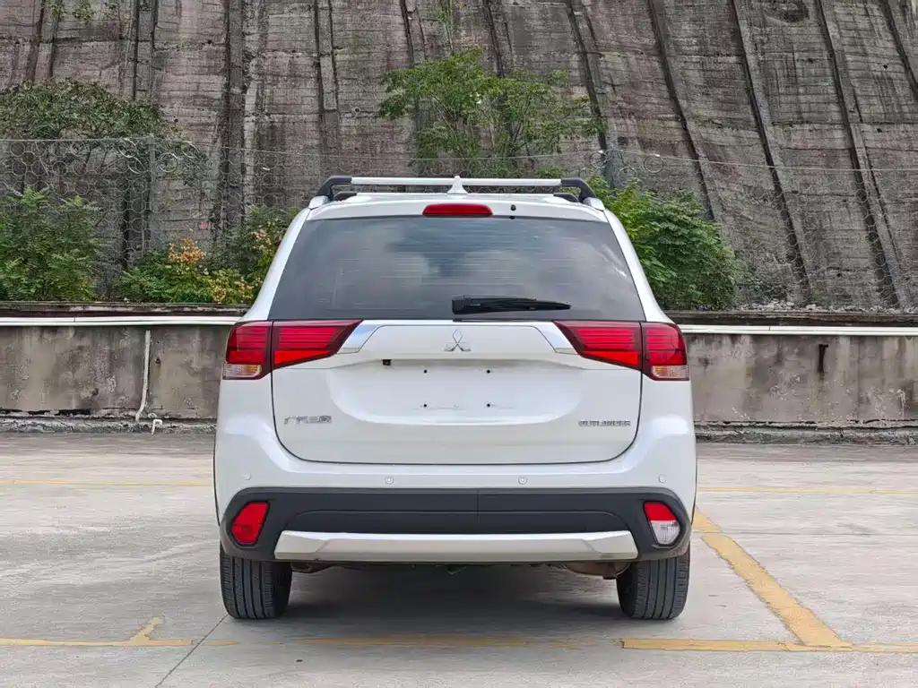 Mitsubishi Outlander — фото 18