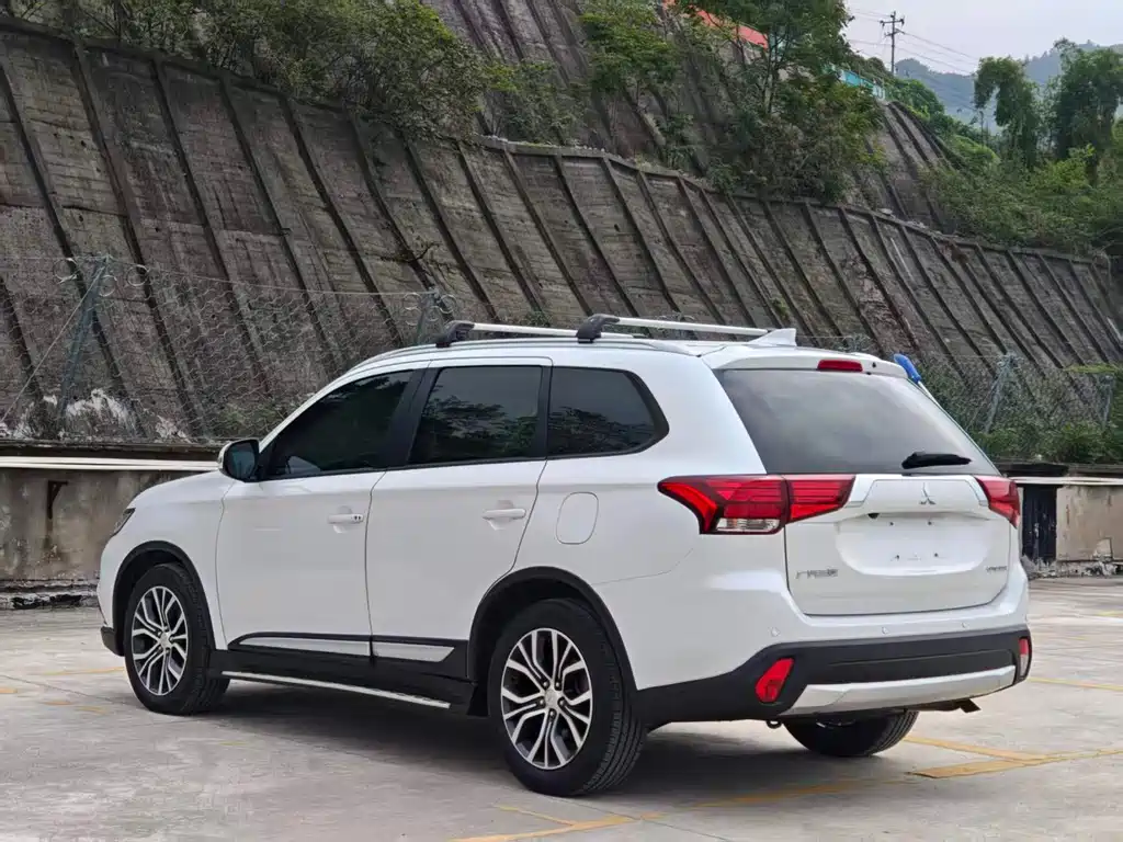 Mitsubishi Outlander — фото 19