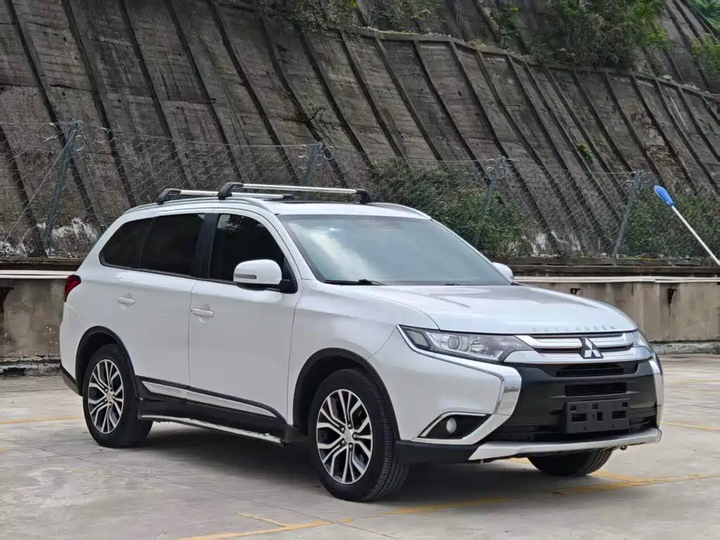 Mitsubishi Outlander — фото 3