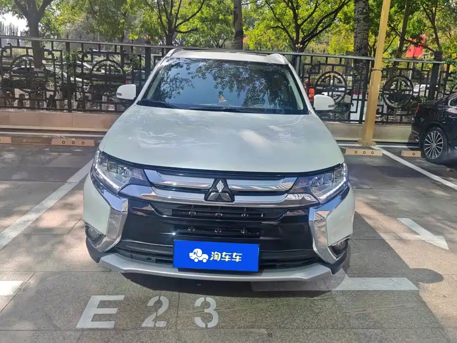 Mitsubishi Outlander — фото 2