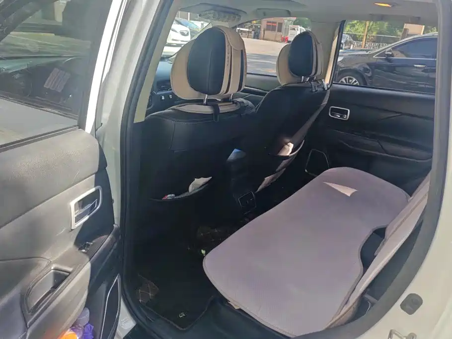 Mitsubishi Outlander — фото 11