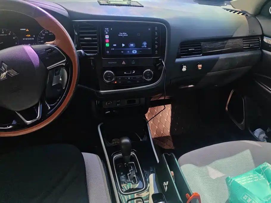 Mitsubishi Outlander — фото 13