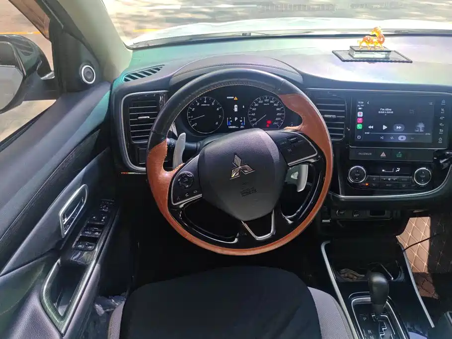 Mitsubishi Outlander — фото 15
