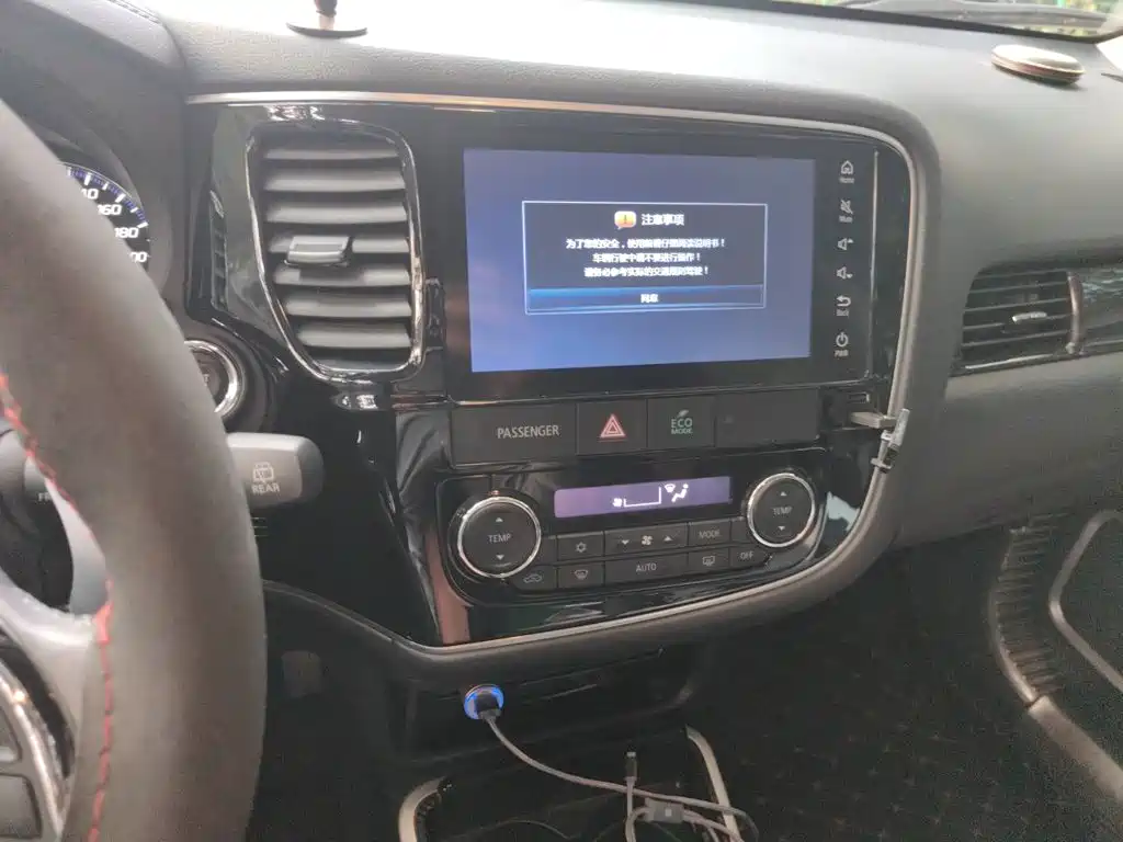 Mitsubishi Outlander — фото 14