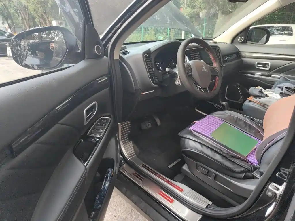 Mitsubishi Outlander — фото 17