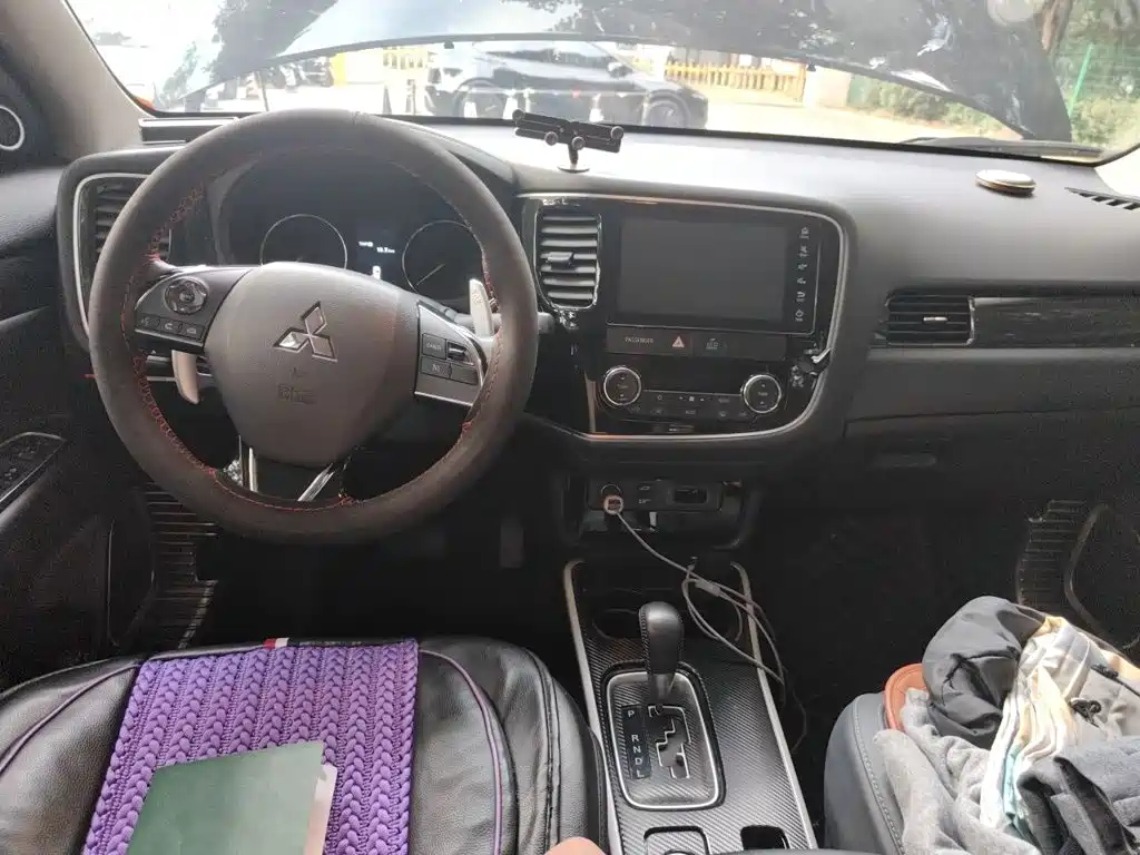 Mitsubishi Outlander — фото 10