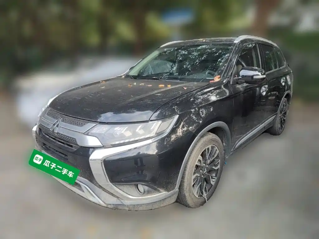 Mitsubishi Outlander — фото 1