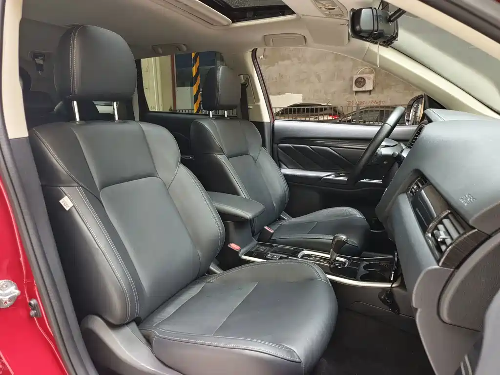 Mitsubishi Outlander — фото 11