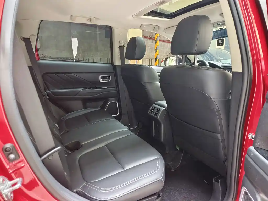 Mitsubishi Outlander — фото 13