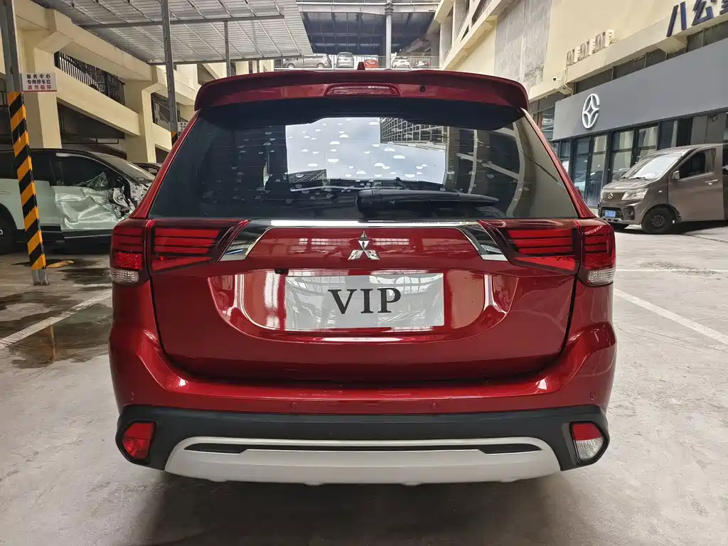 Mitsubishi Outlander — фото 16