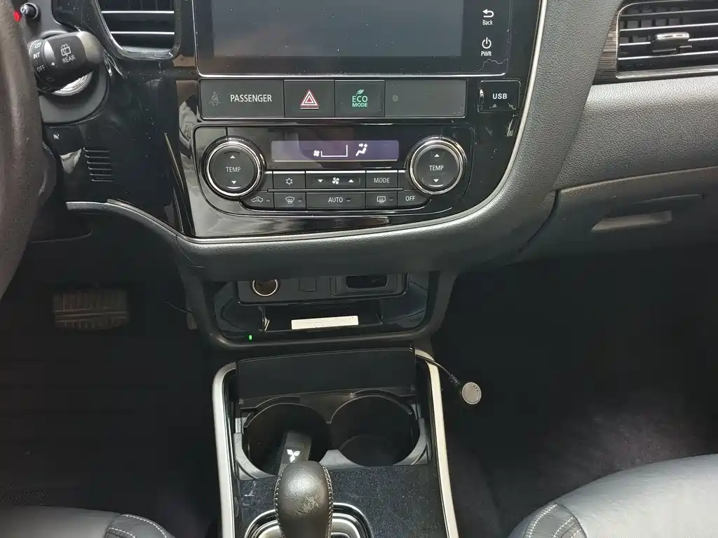 Mitsubishi Outlander — фото 7