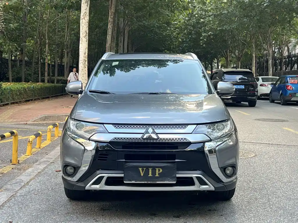 Mitsubishi Outlander — фото 2