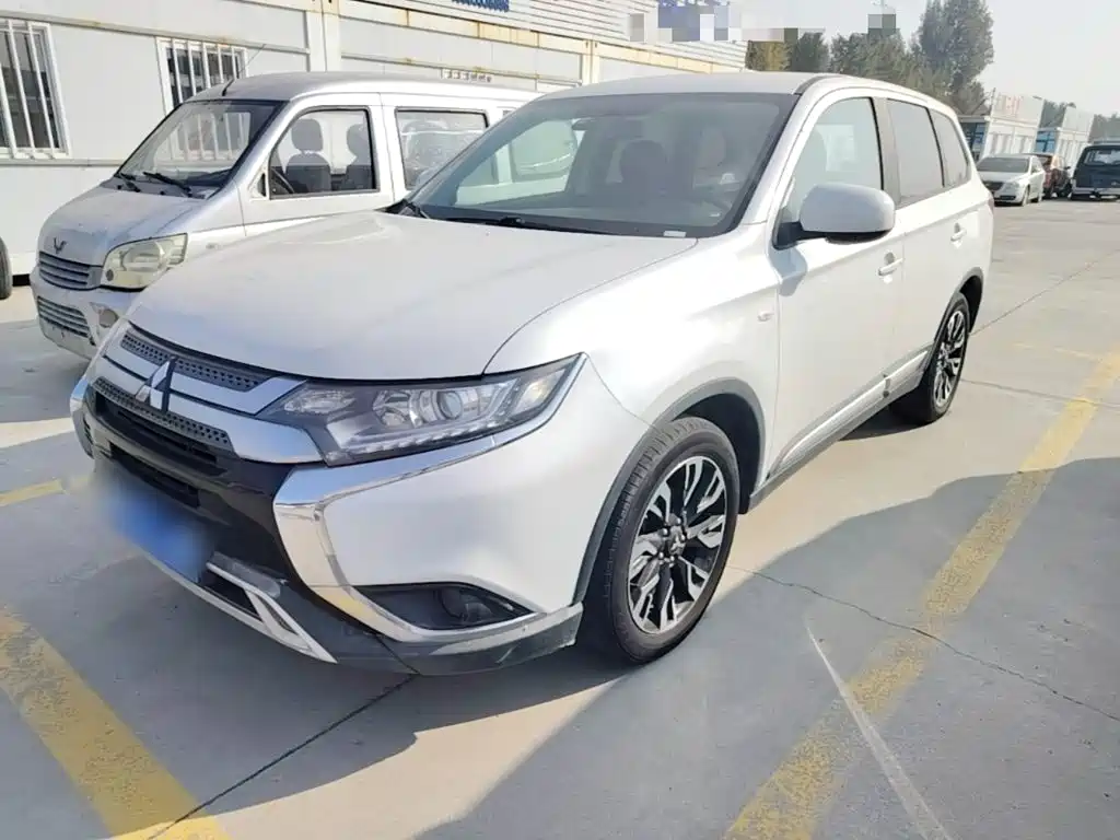 Mitsubishi Outlander — фото 2