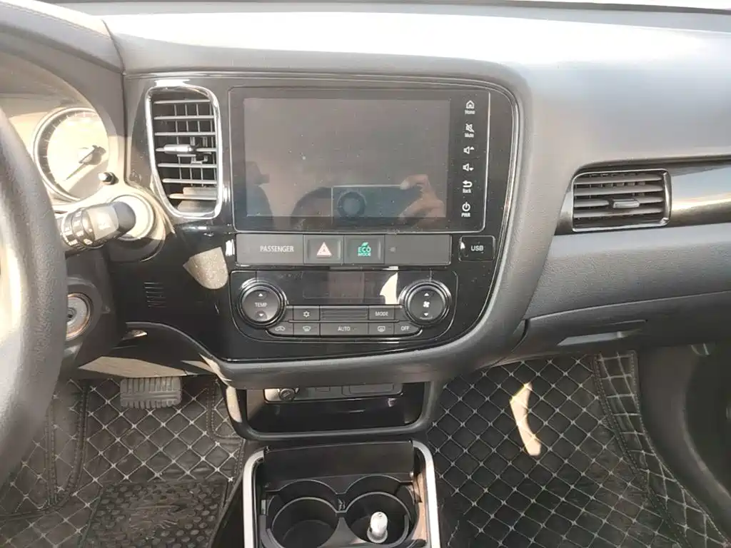 Mitsubishi Outlander — фото 13