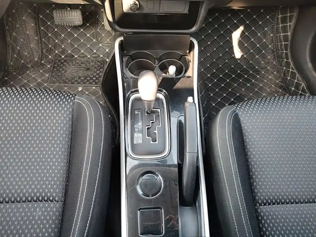 Mitsubishi Outlander — фото 14