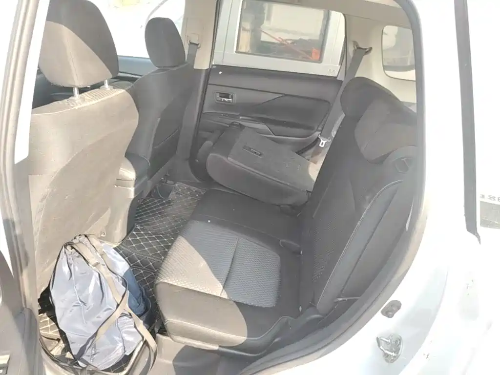Mitsubishi Outlander — фото 17