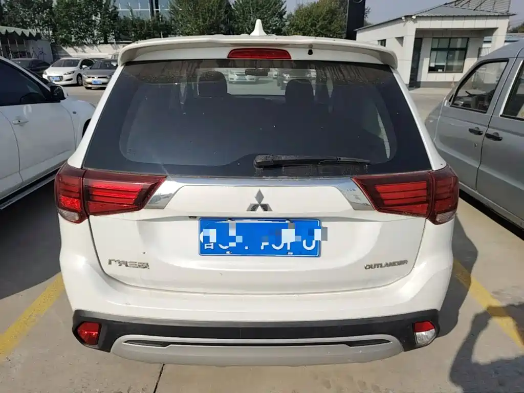 Mitsubishi Outlander — фото 19