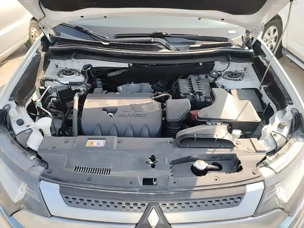 Mitsubishi Outlander — фото 20