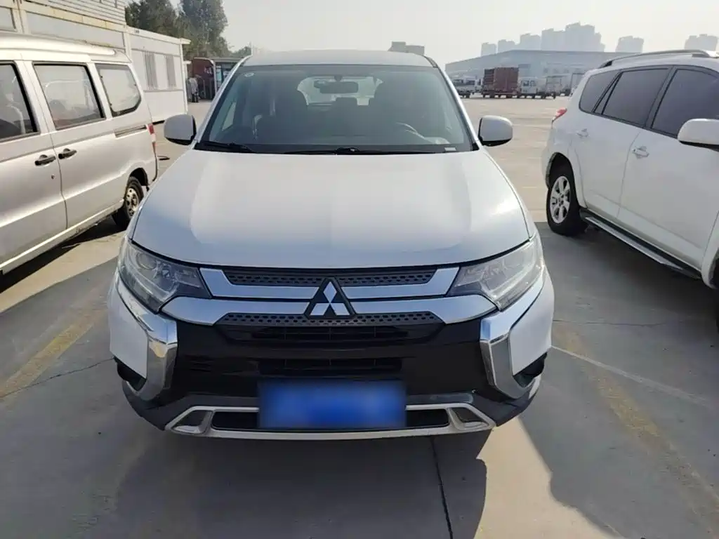 Mitsubishi Outlander — фото 3