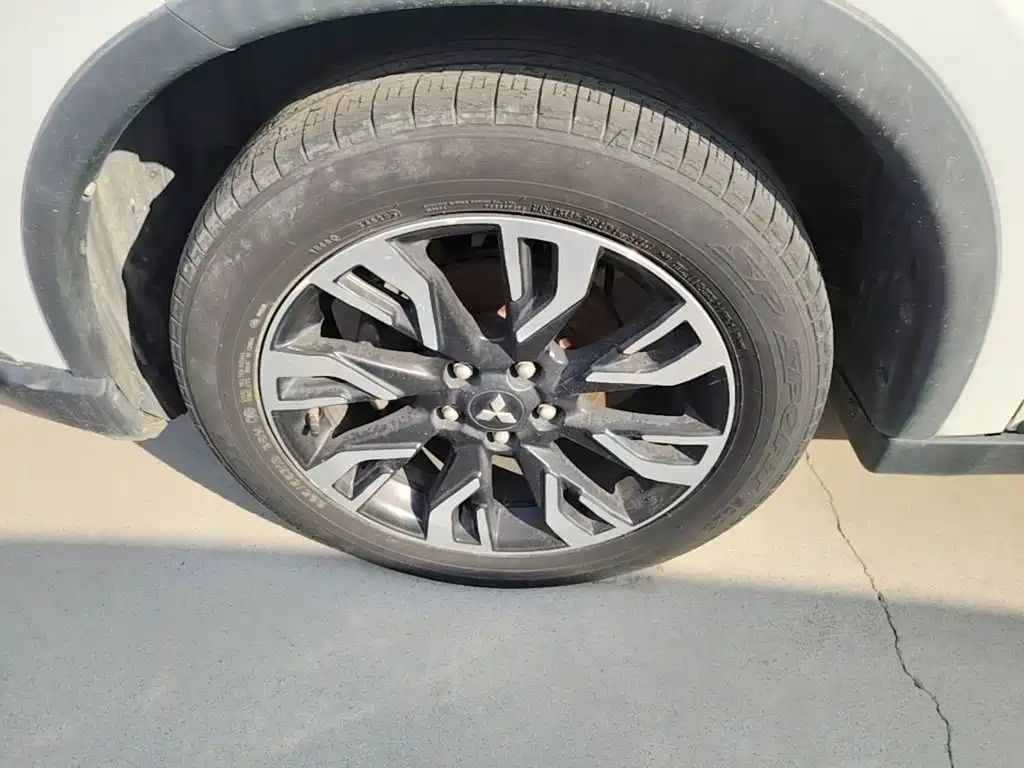 Mitsubishi Outlander — фото 23