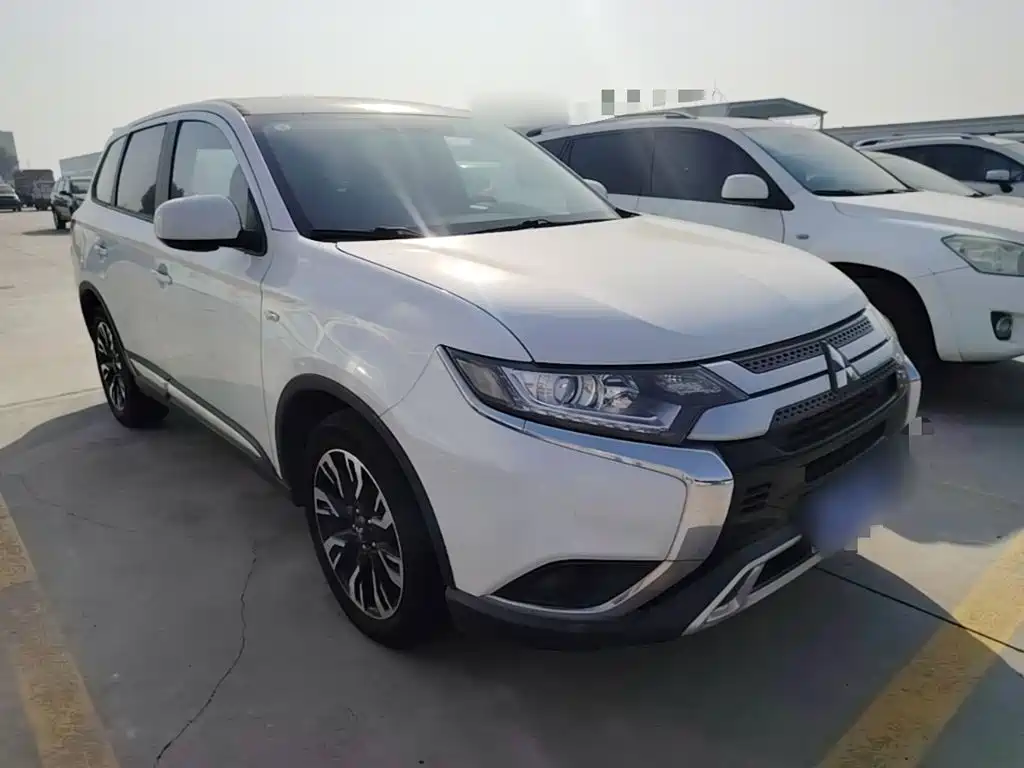 Mitsubishi Outlander — фото 4