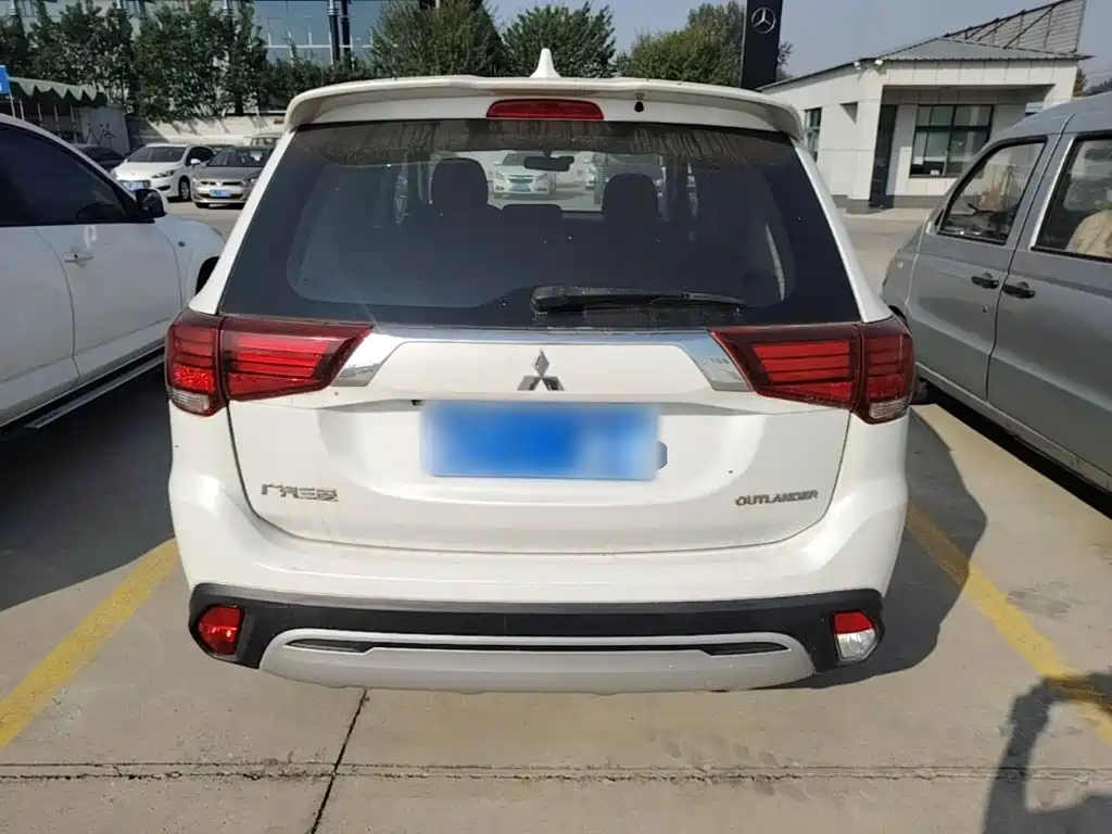 Mitsubishi Outlander — фото 6