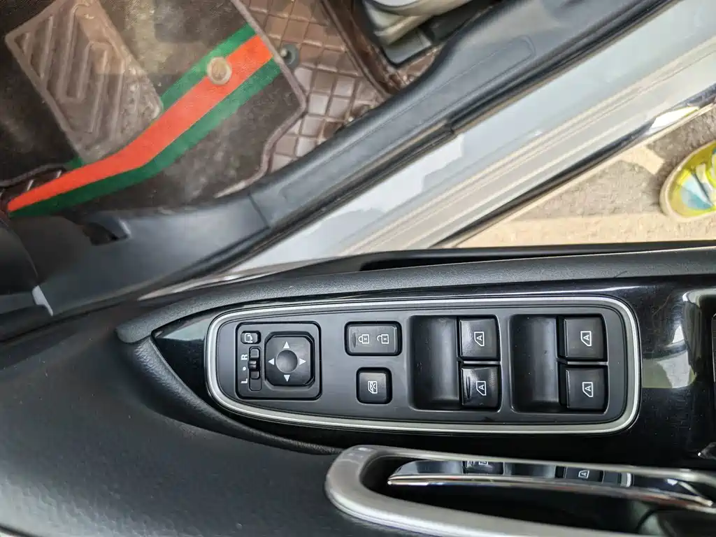 Mitsubishi Outlander — фото 11