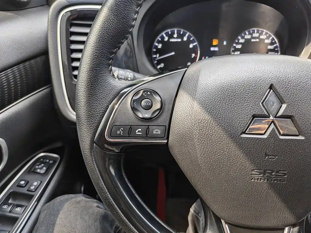 Mitsubishi Outlander — фото 13