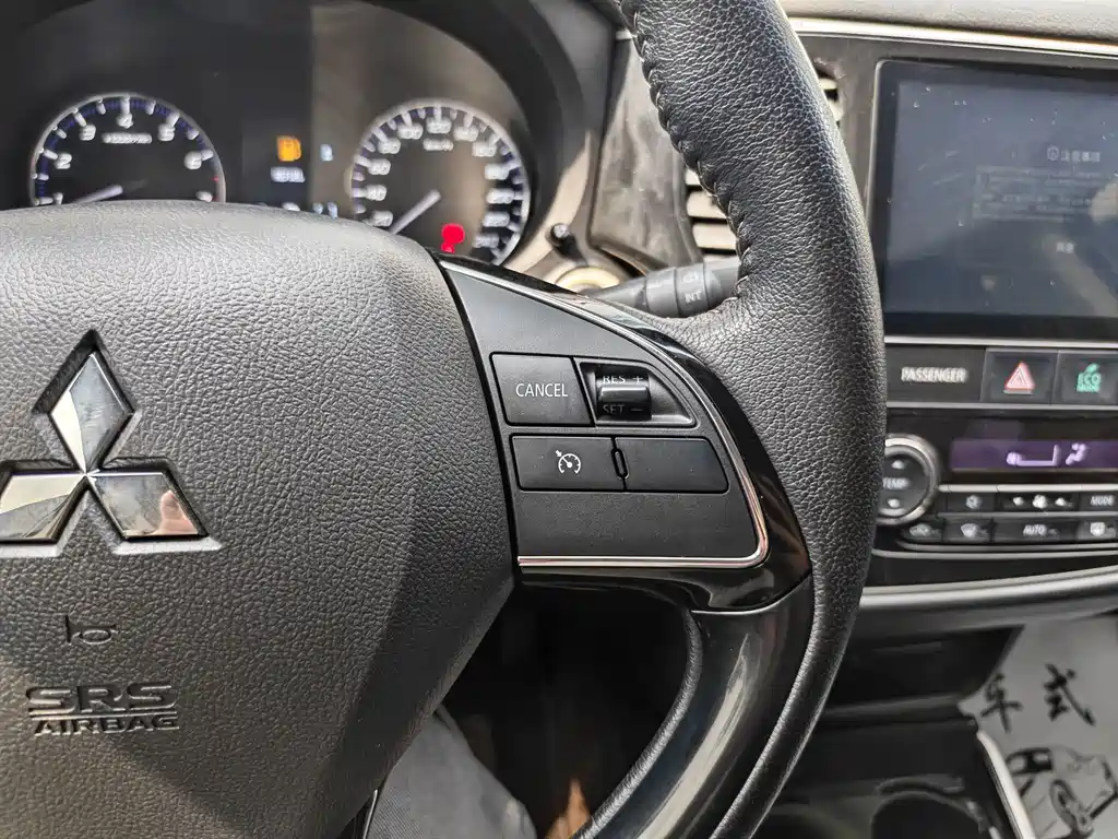 Mitsubishi Outlander — фото 14