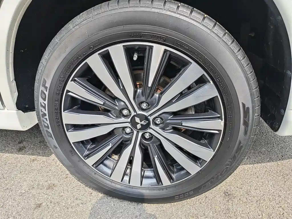 Mitsubishi Outlander — фото 23