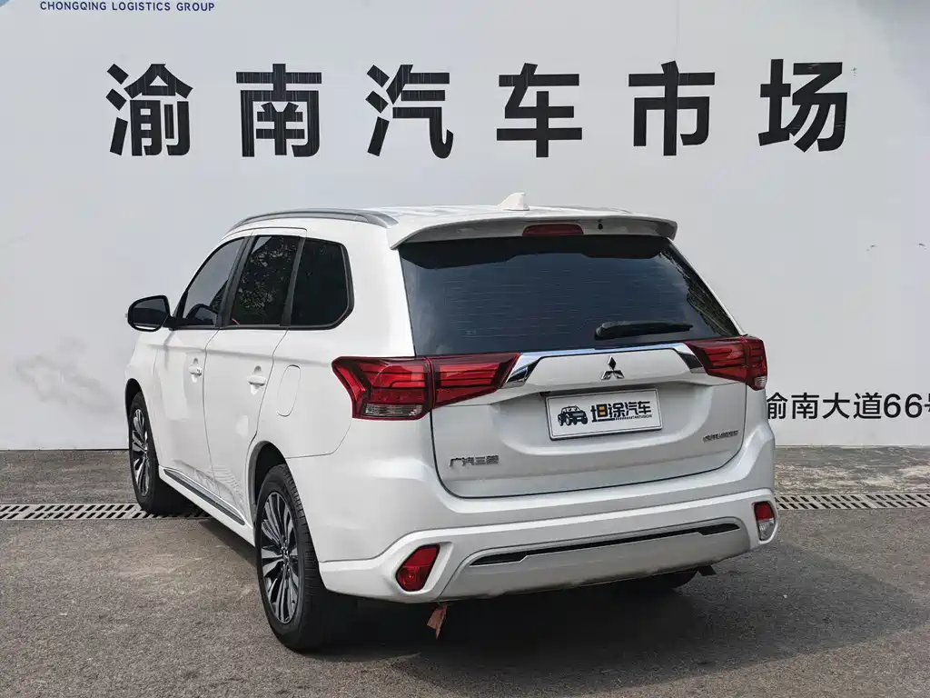 Mitsubishi Outlander — фото 25