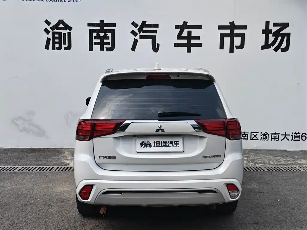 Mitsubishi Outlander — фото 26