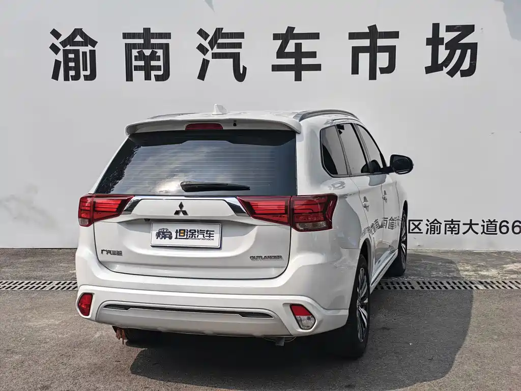 Mitsubishi Outlander — фото 27