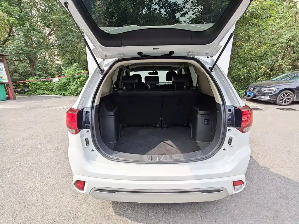Mitsubishi Outlander — фото 28