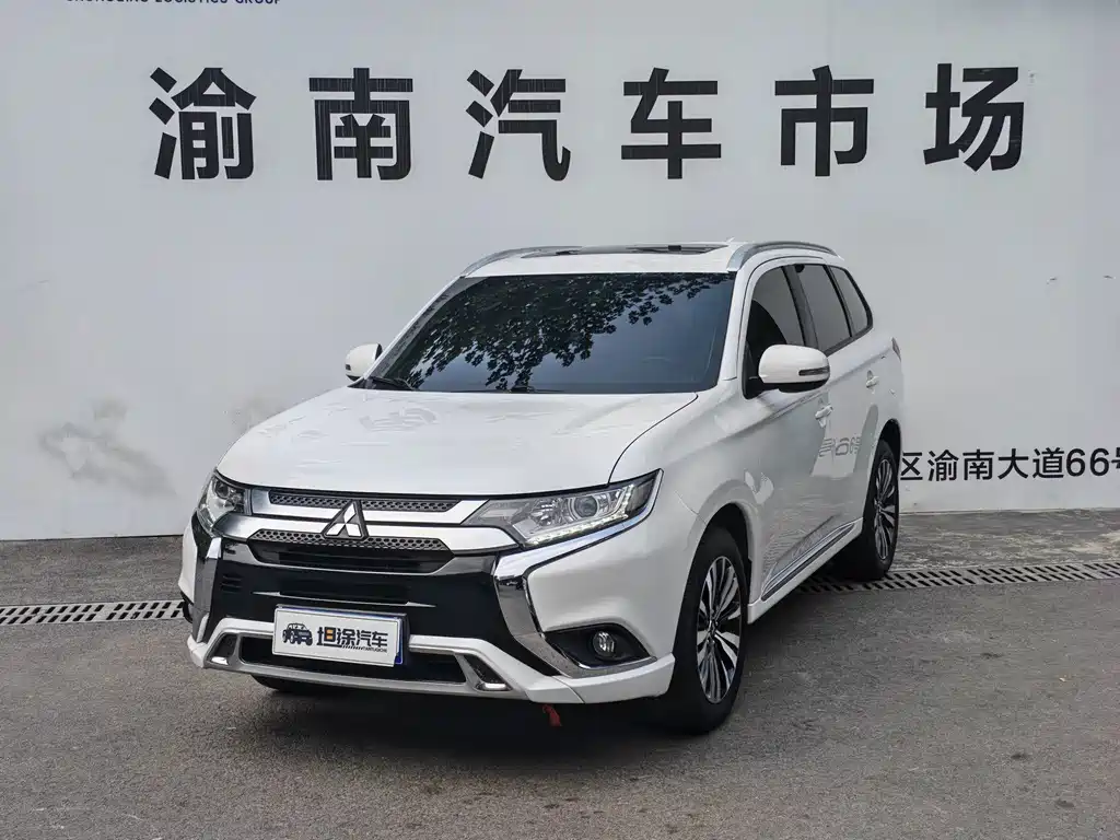 Mitsubishi Outlander — фото 1