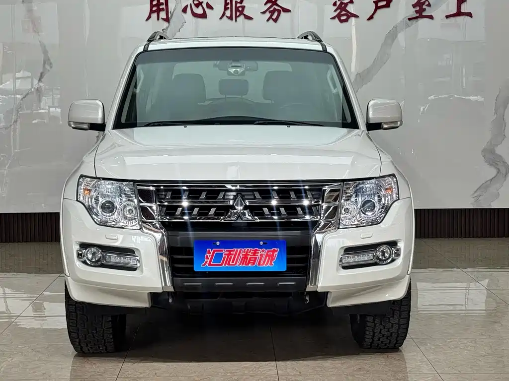 Mitsubishi Pajero (Import) — фото 2