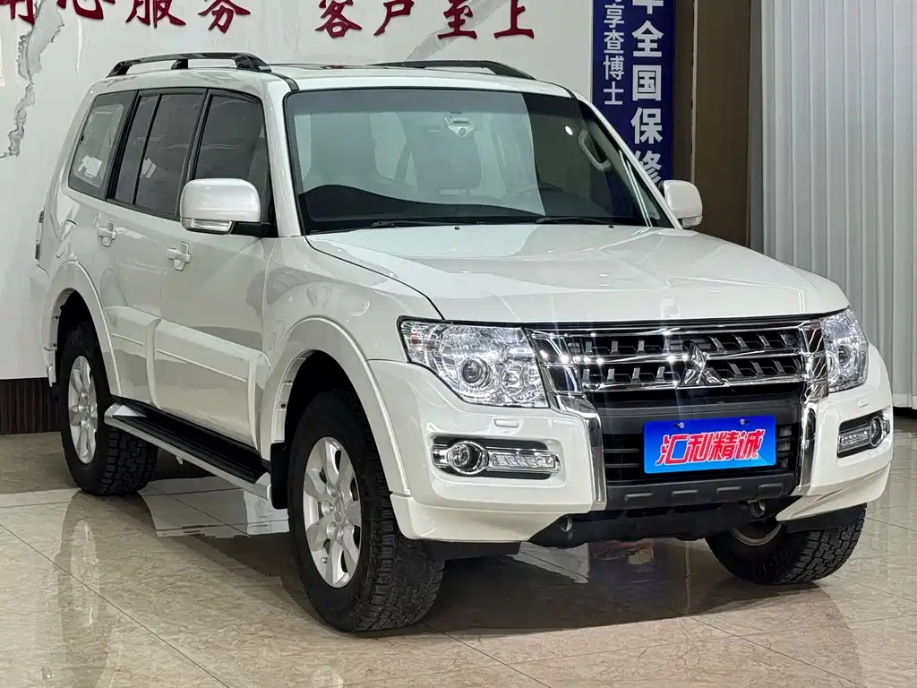 Mitsubishi Pajero (Import) — фото 3