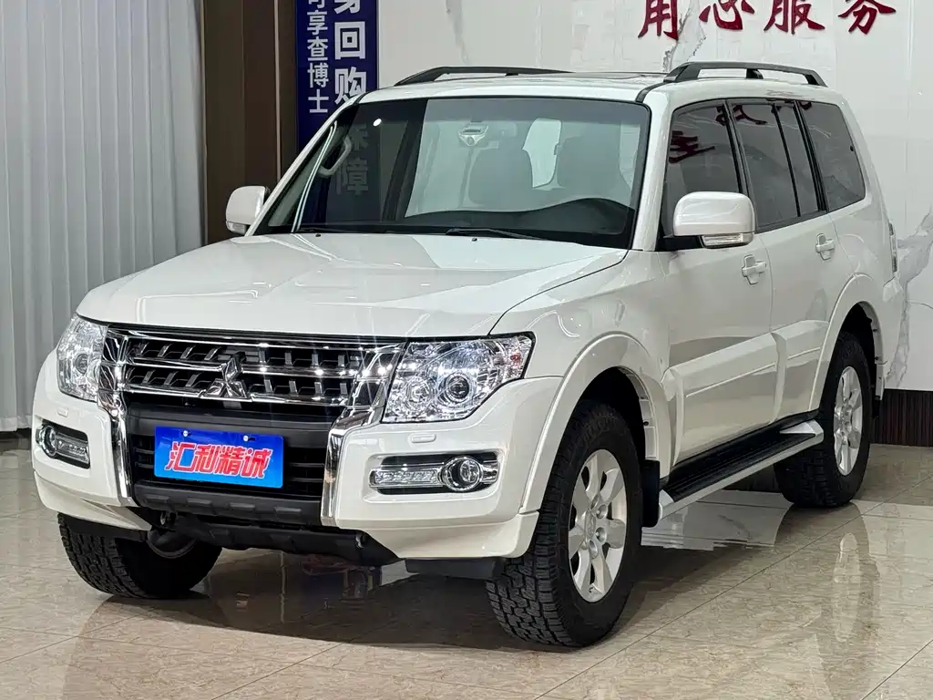 Mitsubishi Pajero (Import) — фото 1