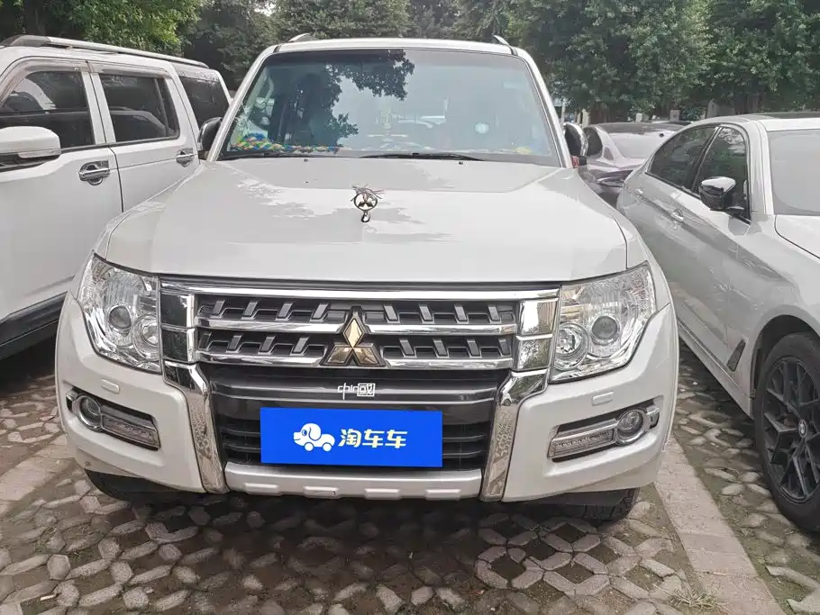 Mitsubishi Pajero (Import) — фото 2