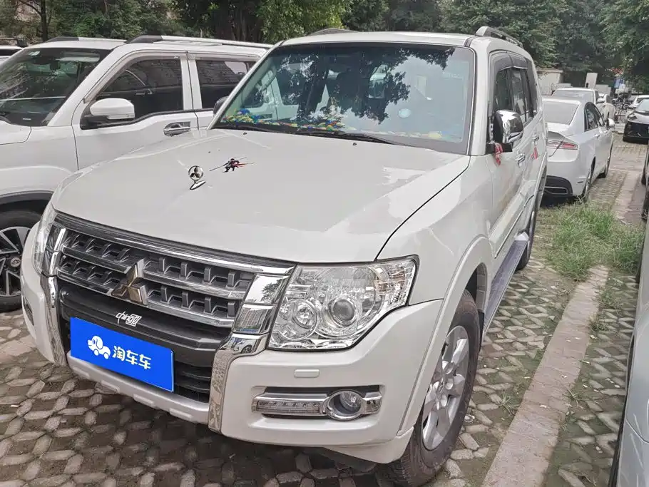 Mitsubishi Pajero (Import) — фото 1
