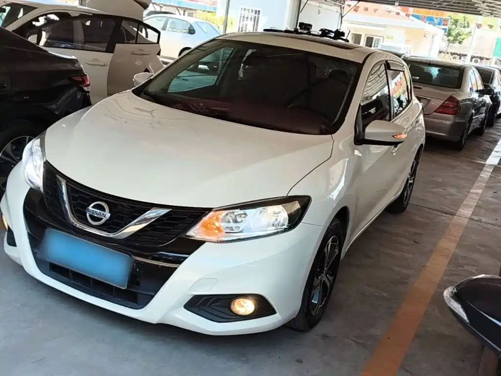 Nissan Tiida — фото 2