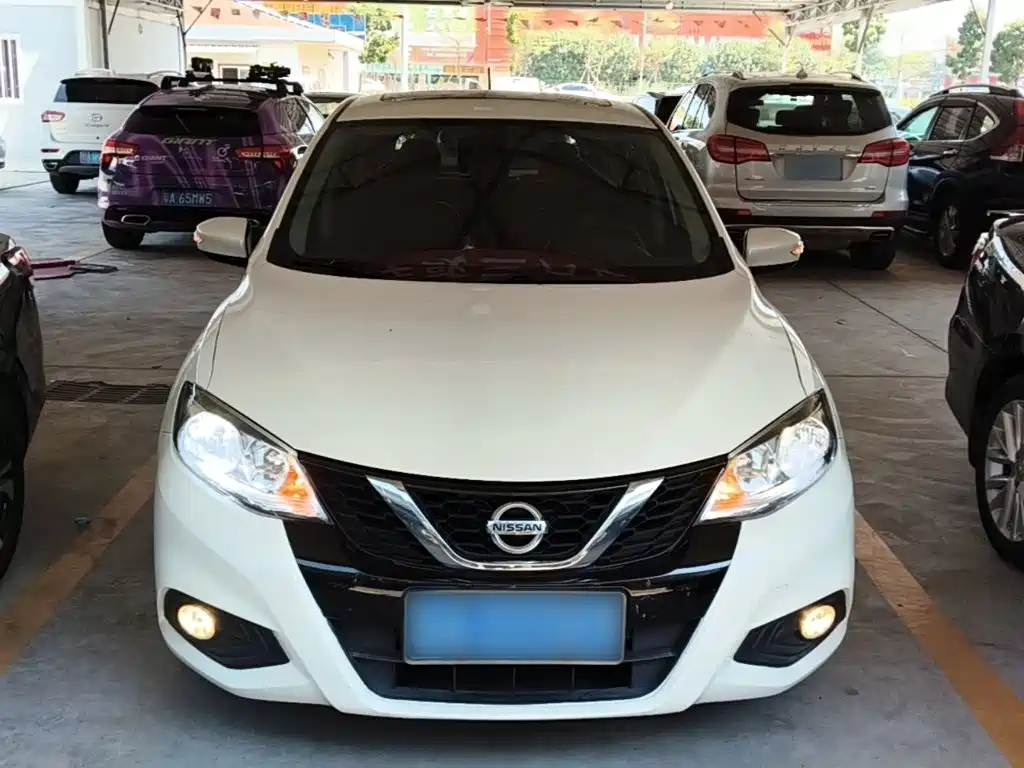 Nissan Tiida — фото 3