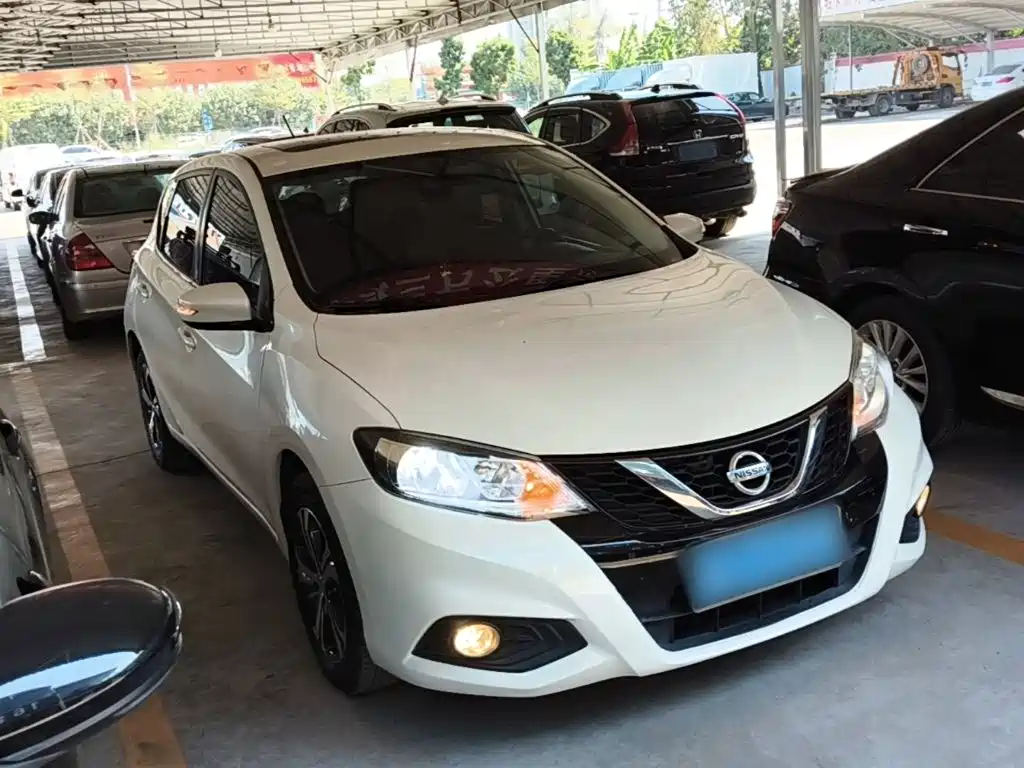 Nissan Tiida — фото 4