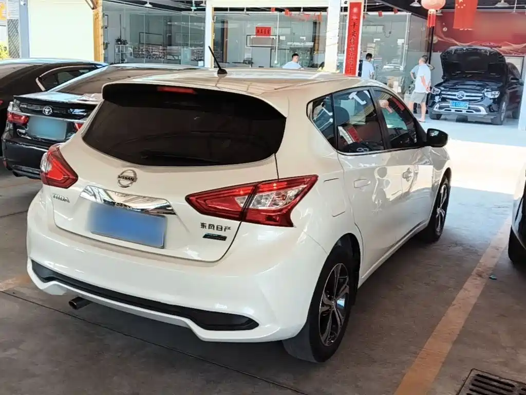 Nissan Tiida — фото 7