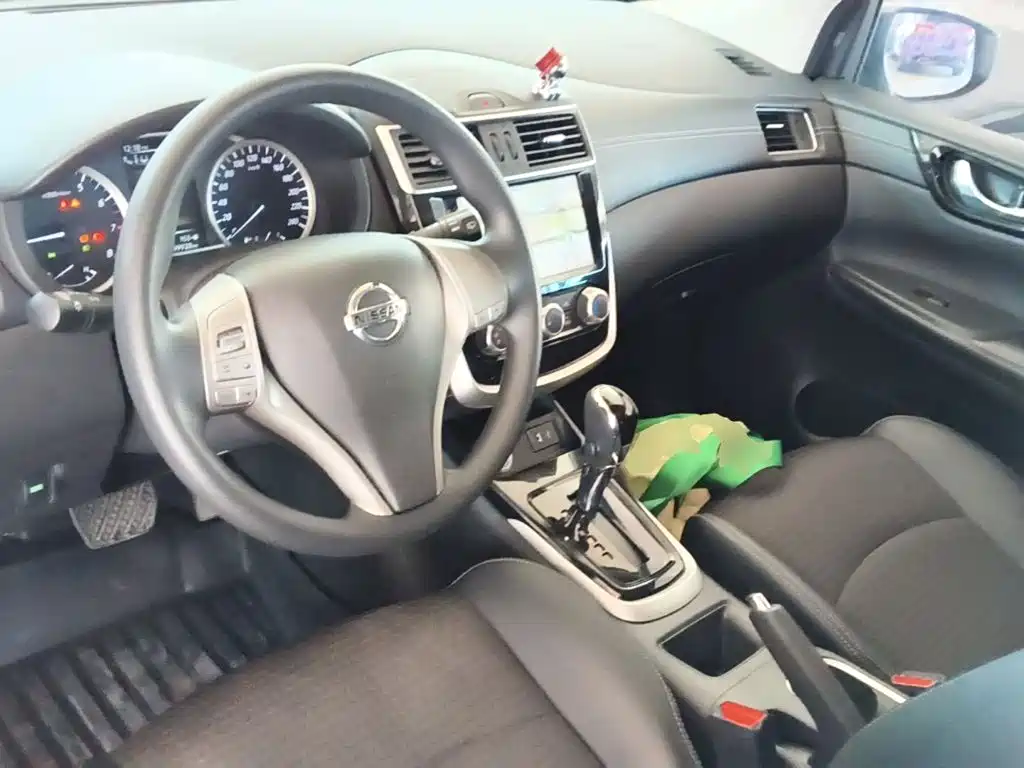 Nissan Tiida — фото 10