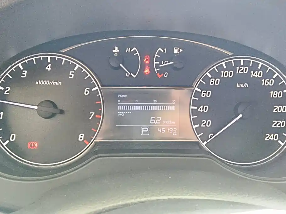 Nissan Tiida — фото 14